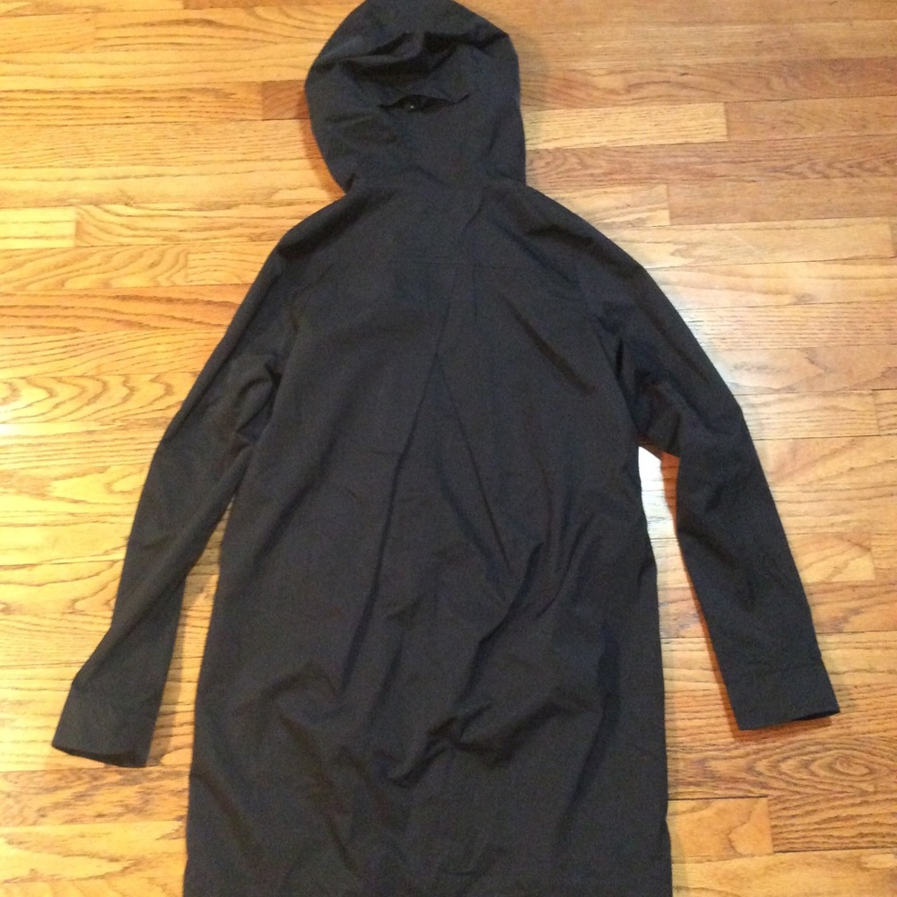 Lululemon Rain Jacket - Picture 14 of 16